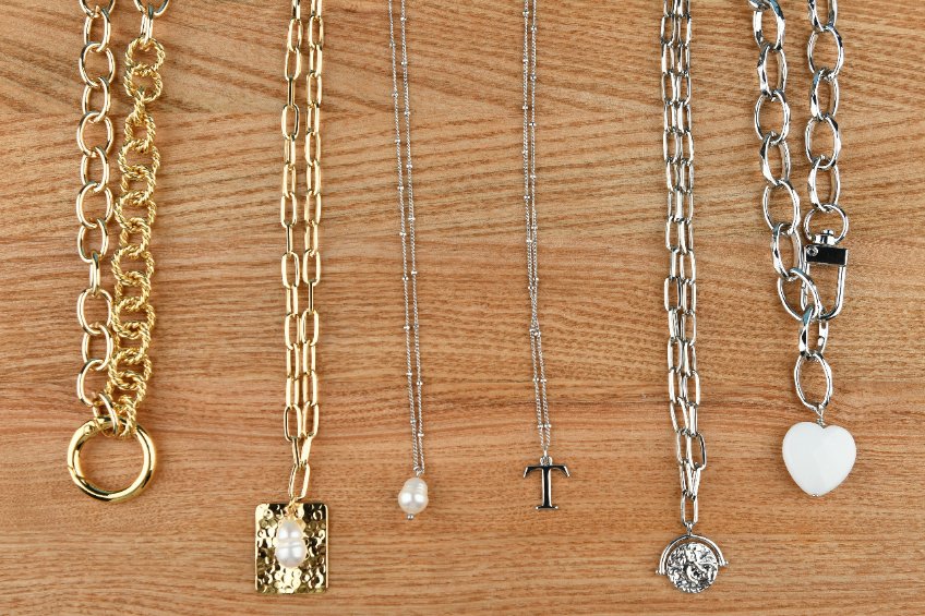 chaine or ou argent pour sublimer votre décolleté